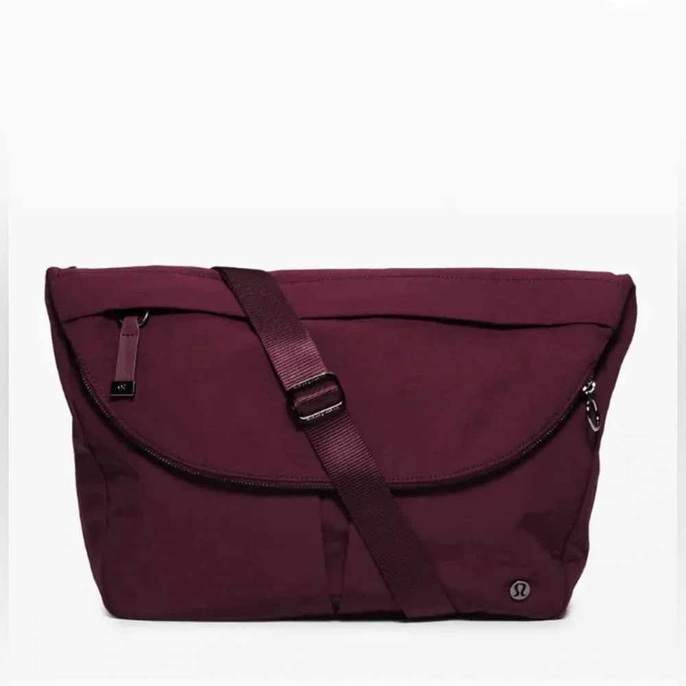 Lululemon Festival Bag, 10L, like new - Picture 9 of 12